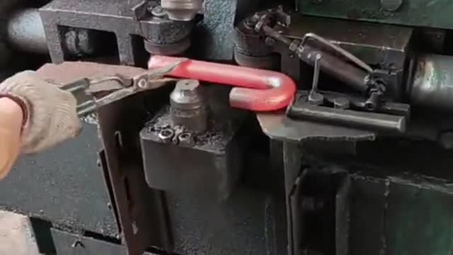 Factory work big iron chain making