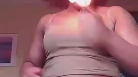 Woman sets teeth on fire🔥🤣