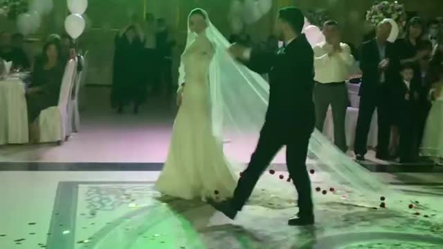 Russian bride dances Armenian wedding dance