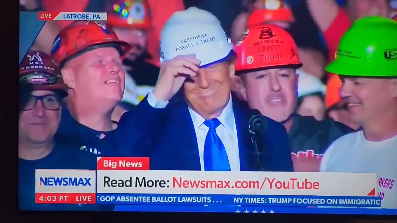 This is epic... Trump puts on a hard hat given to him by the United Steelworkers Union....