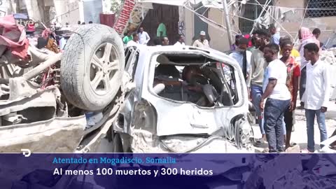 SOMALIA: Un ATENTADO con dos COCHES BOMBA deja al menos 100 MUERTOS y 300 HERIDOS | RTVE Noticias