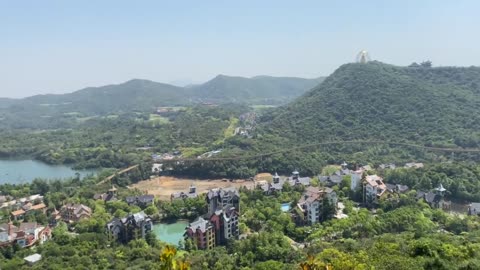Mountain climbing, different scenery