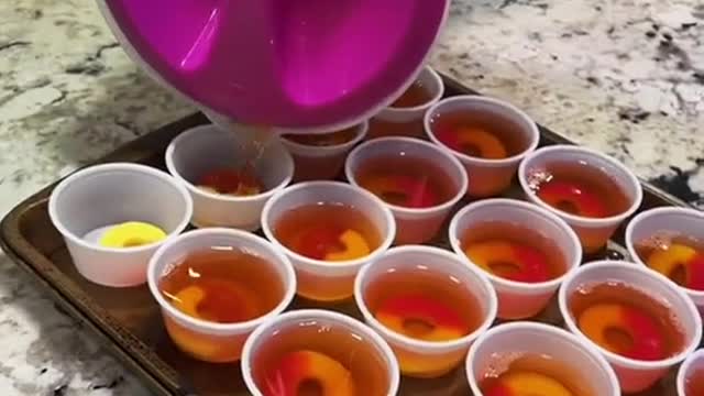 Peach crown Jell-O shots 🤩👀 @Mallory Young #viral #jelloshots #cocktails #mocktails