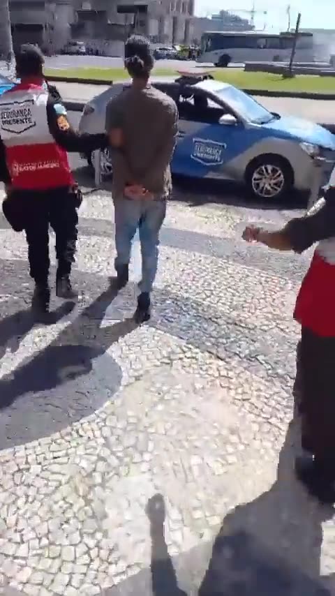 Homem é preso em flagrante por tentar incendiar Igreja da Candelária no Rio