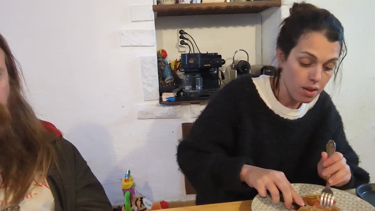 2023-04-22 (6) - pourquoi? - Twitch Triskelina