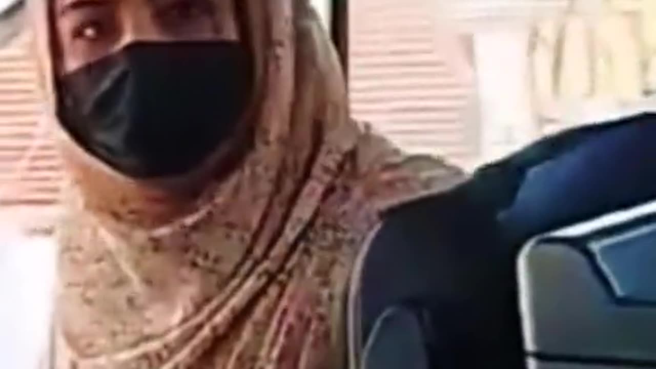 Fasil mover bus hosted fight with passenger 😜