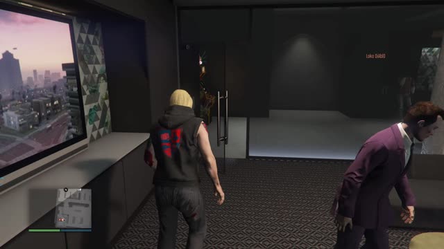 My buddy is so drunk he zombie walks through the door — GTA 5