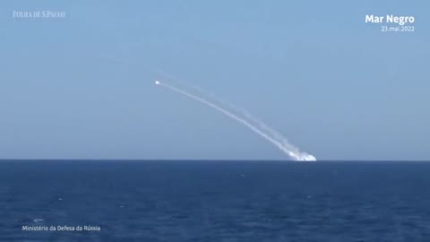 Submarino russo dispara quatro mísseis de cruzeiro Kalibr do mar Negro | CENAS DE GUERRA