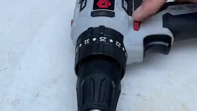 Replacement of electric drill accessories