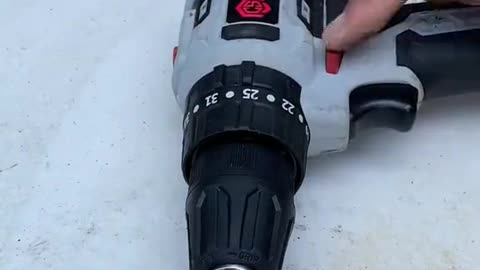 Replacement of electric drill accessories
