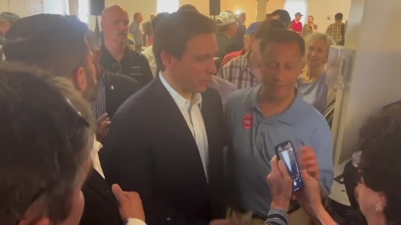 DeSantis CLOWNS Reporter In EPIC Moment