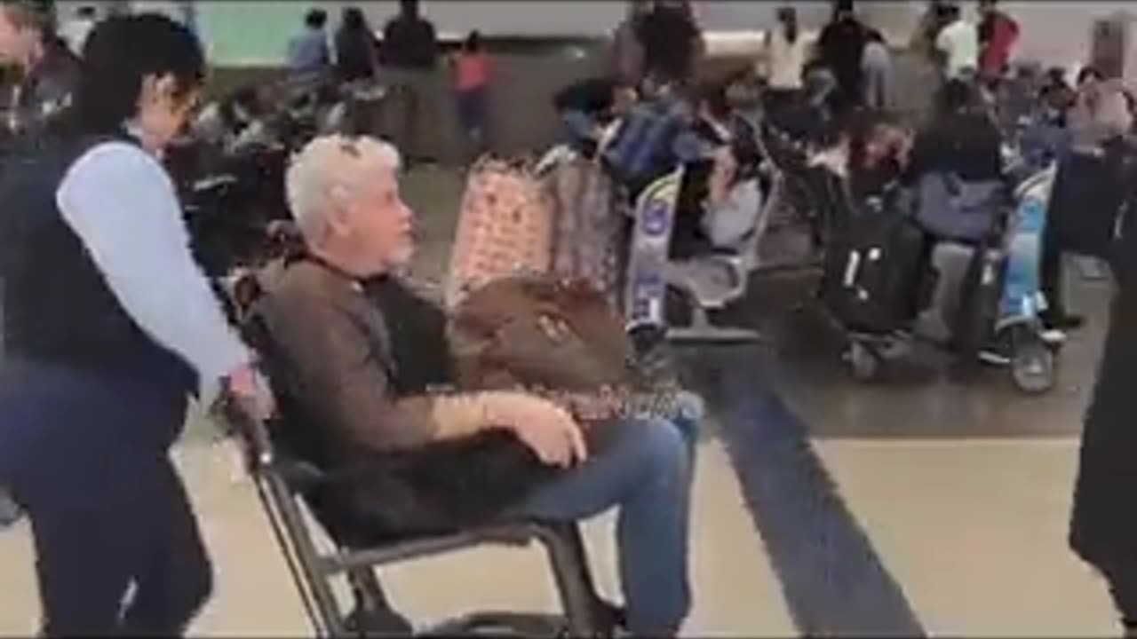 Ron Perlman gets triggered being recorded in public at LAX