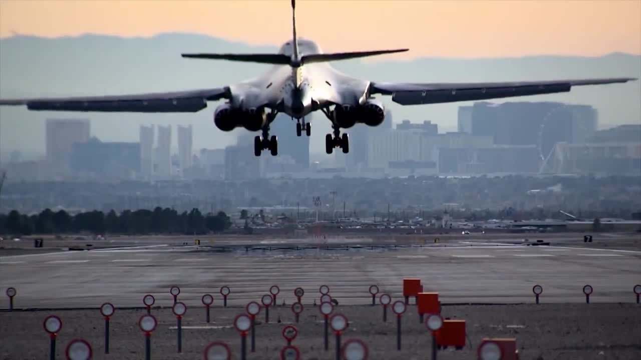 Stunning Video of B-1 Lancer in Action • Takeoff & Landing [Training Footage]3