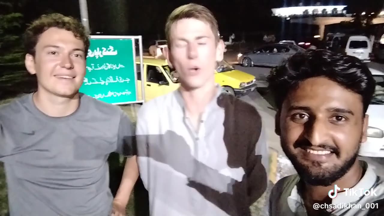 My freind com pakistan fron australia