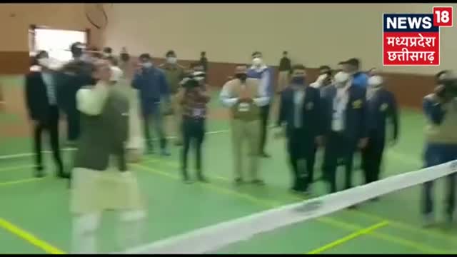 CM Shivraj ने लगाए शॉट | Viral Video |