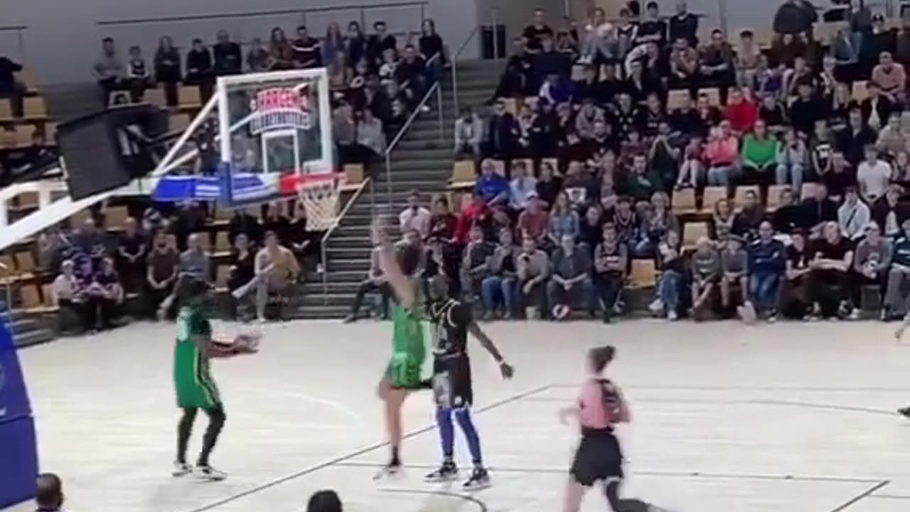 Funny basketball 🏀 😂😂 he dodged