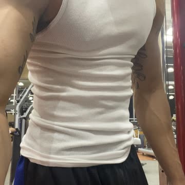 Arm Day it is. I love working on my Triceps 👌🏽💪🏽💪🏽