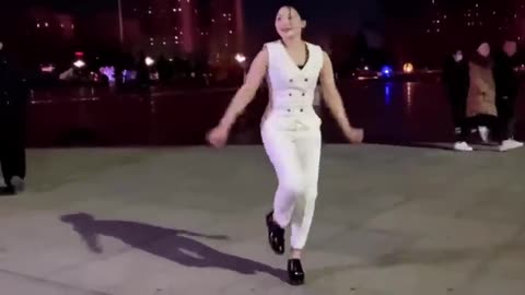 广场鬼步舞《从此心里永远有个你》看着真过瘾