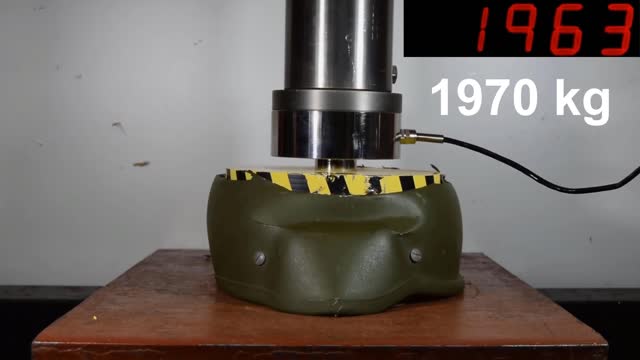 HYDRAULIC PRESS VS OLD AND MODERN ARMY HELMET