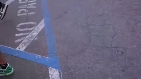 SNEAKO & NEON’S FAN CRASHES HIS CAR ON STREAM!
