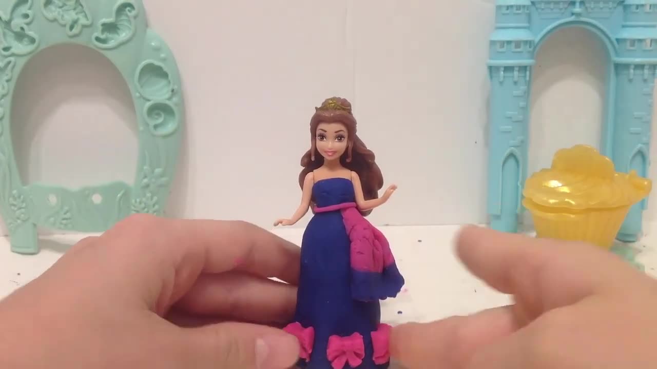 Magic Clip Princesses (Fun Play-Doh Dress)