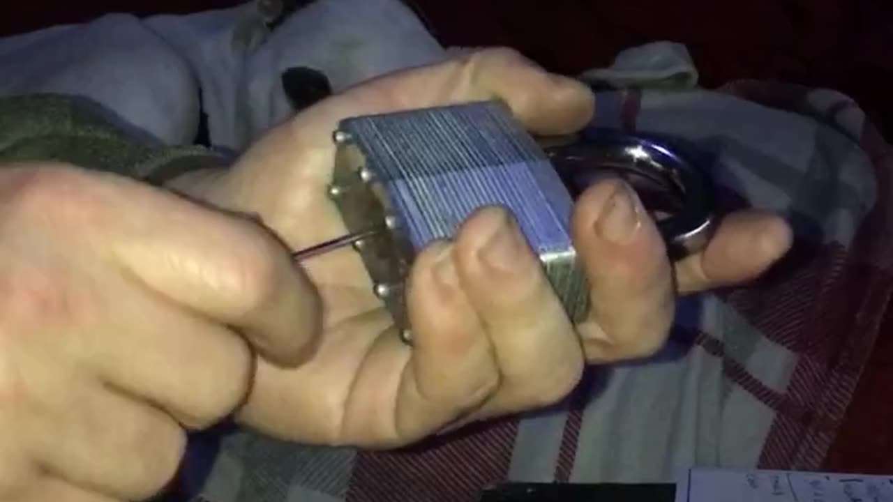 A new S&L padlock opened With another homemade bicycle spoke tool #lockpicking #locksport