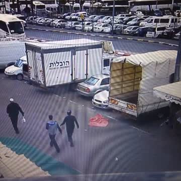 Palestinian terrorist tries stabbing Israeli civilian, this is what happened next