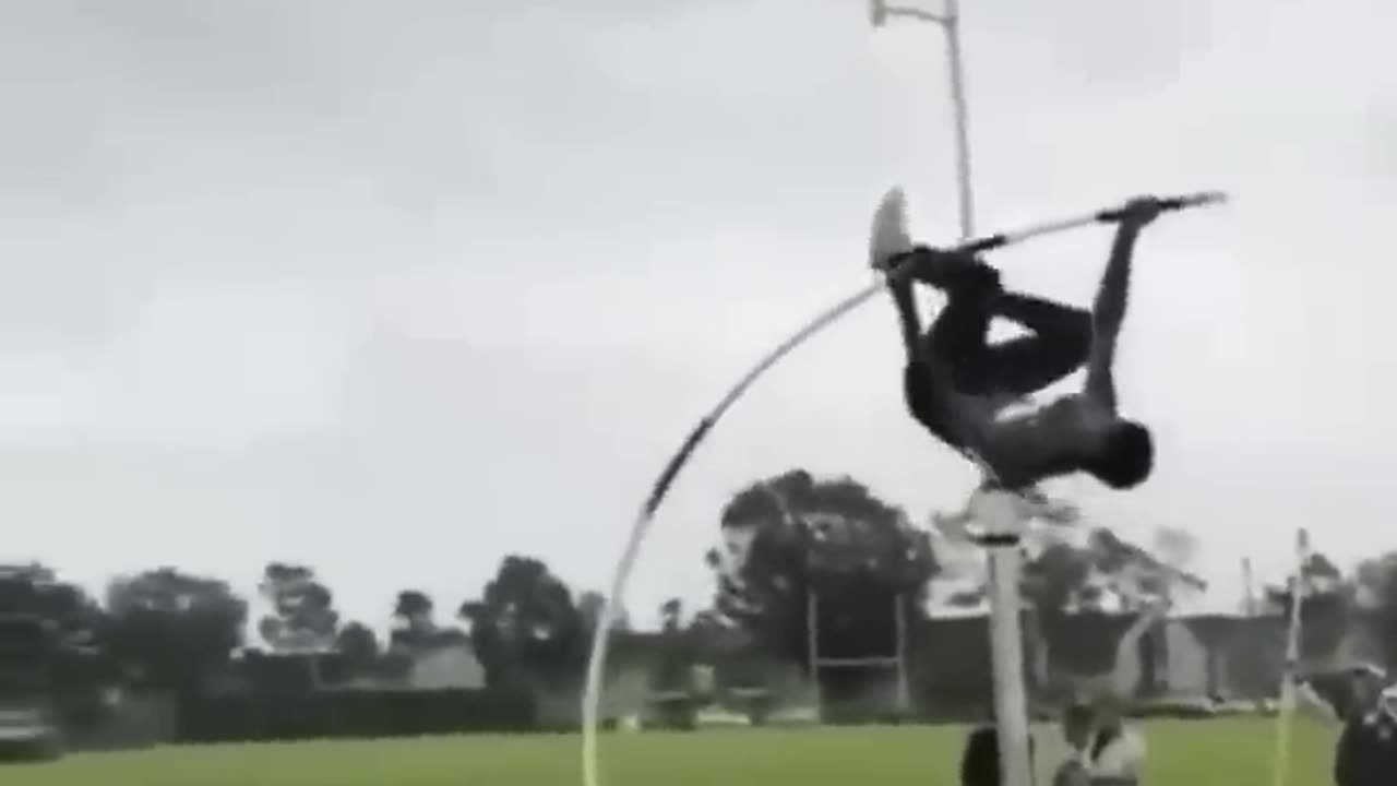 Pole Vaulting can go really wrong sometimes 😂