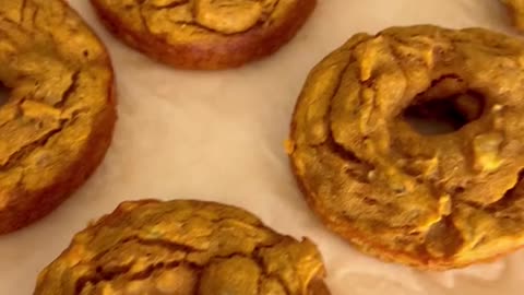 HEALTHY PUMPKIN DONUTS 🎃🍩👇🏼