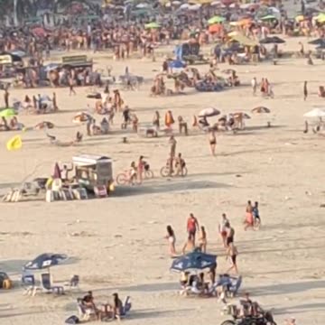 Vídeo mostra assalto a banhistas na Parada do Orgulho LGBT em São Vicente (SP)