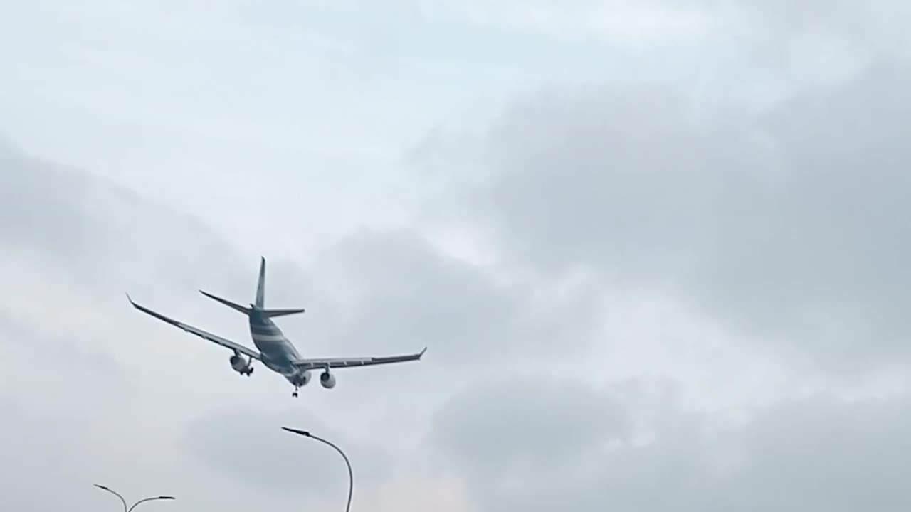 BIG PLANE LANDINGS from UP CLOSE | MORNING ARRIVAL RUSH | Muscat Airport Plane Spotting [CDG/LFPG]