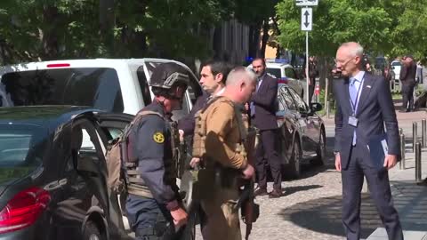 Macron, Scholz and Draghi arrive at Kyiv hotel