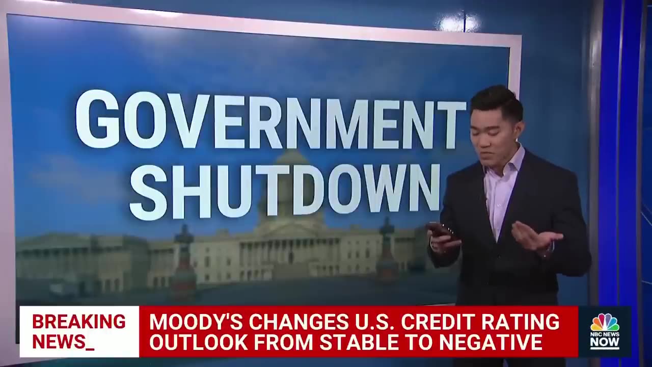 Moody's changes U.S. credit rating outlook from stable to negative