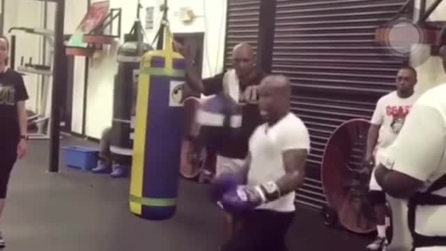 Floyd Mayweather Training For His Fight with Logan