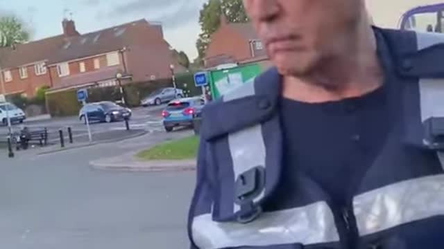 Guy in His Range Rover Gets A Ticket😜