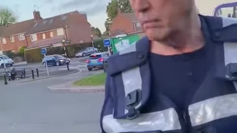 Guy in His Range Rover Gets A Ticket😜