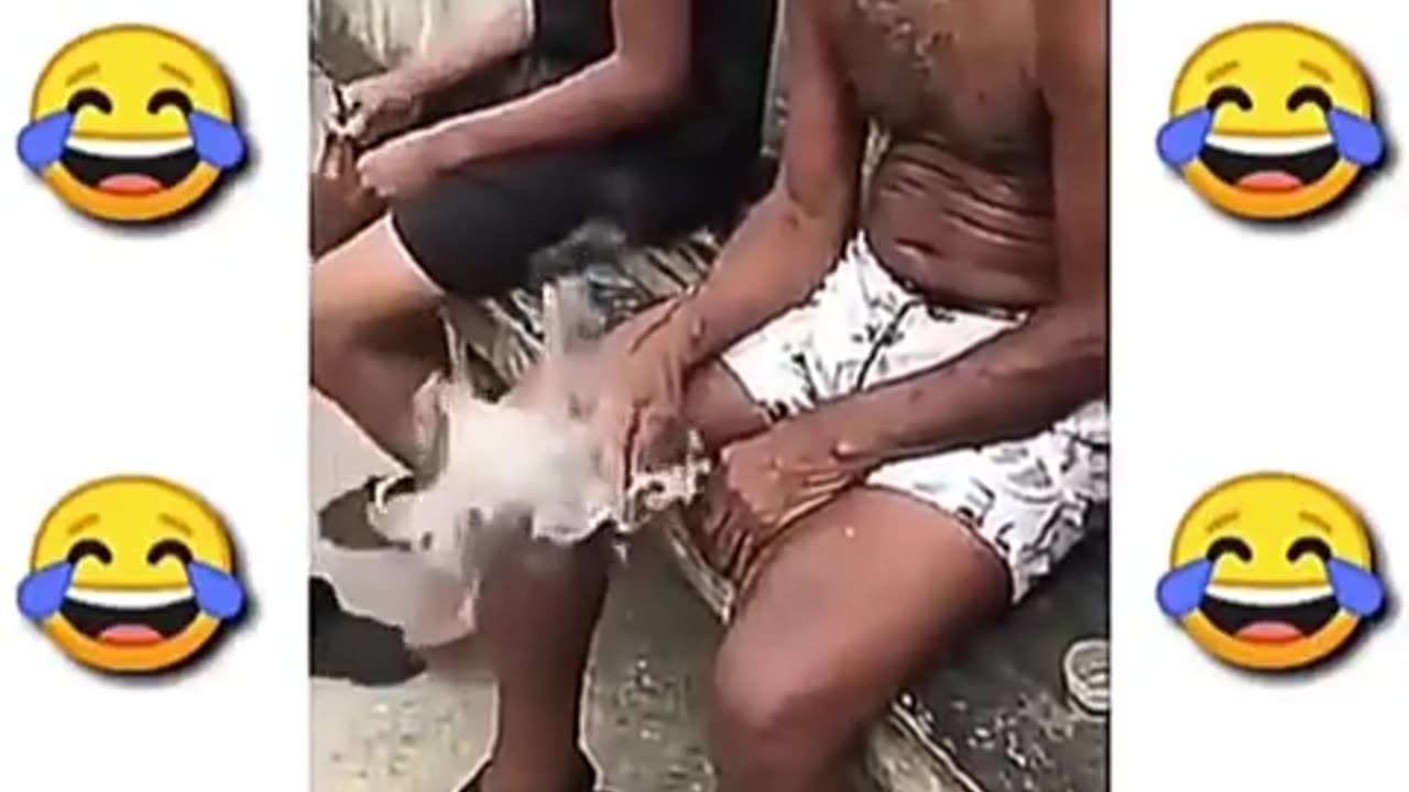 Prank Grandfather is very funny movement 😆😆😆😆😆