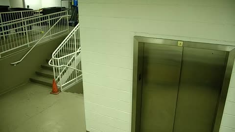 7110CVCULElevator#3Lobby_2021-01-06_06h20min01s113ms.mp4