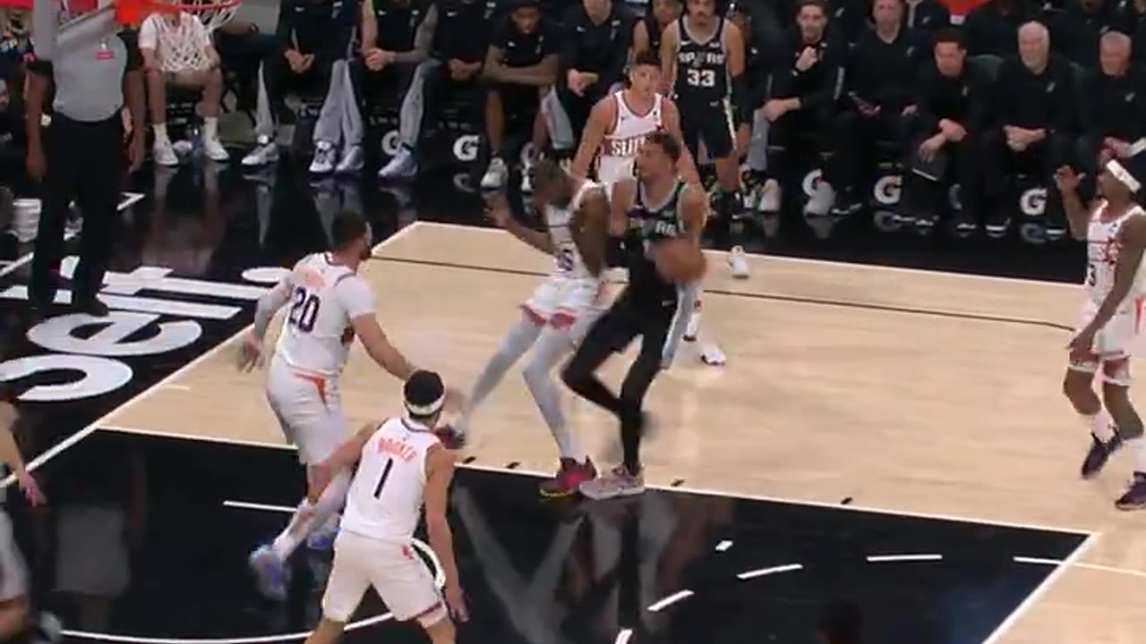 Wembanyama Eurostep for Stylish Floater! (Suns vs. Spurs)