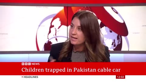 Pakistan cable car rescue under way for eight people trapped-BBC NEWS