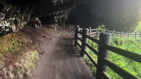 EXPLORING THE CAVE BEHIND SOUTH FALLS! | Trail of Ten Falls | Silver Falls State Park | Oregon | 4K