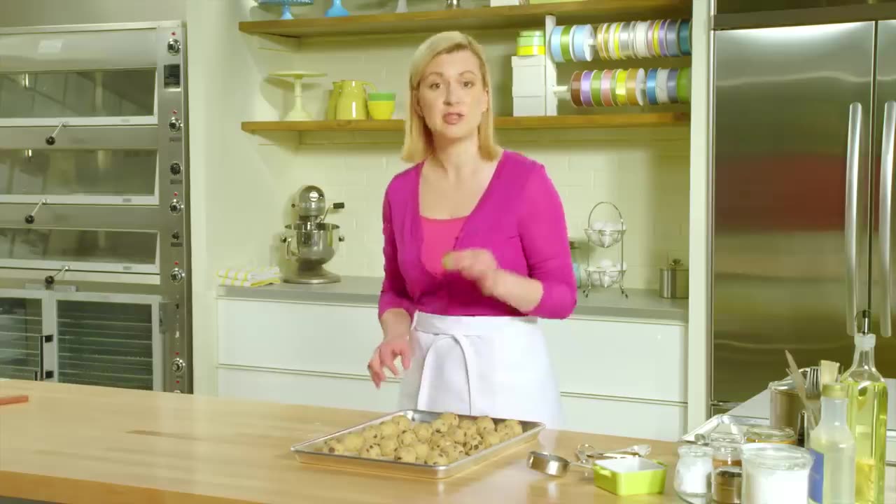 Professional Baker Teaches You How To Make CHOCOLATE CHIP COOKIES!