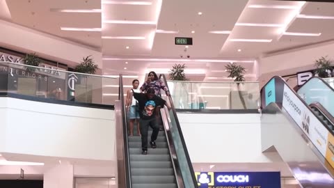 MANTHONG ON THE ESCALATOR PRANK