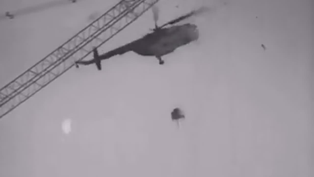 Video e rrallë: Momenti kur Helikopteri Mi-8 rrëzohet mbi bërthamën e reaktorit të Çernobilit në tetor të vitit 1986 ...