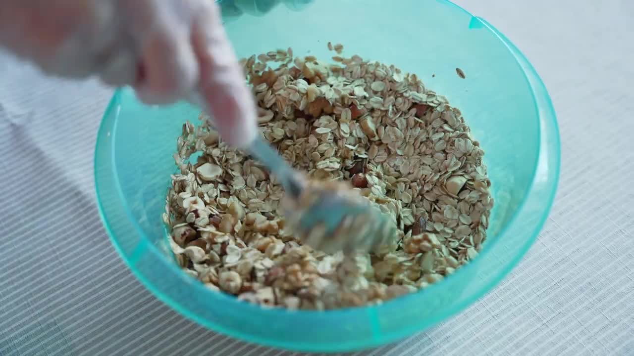 Granola (Traditional American Staple)