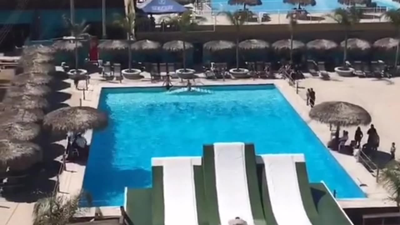 Fat man jump to pool 😂