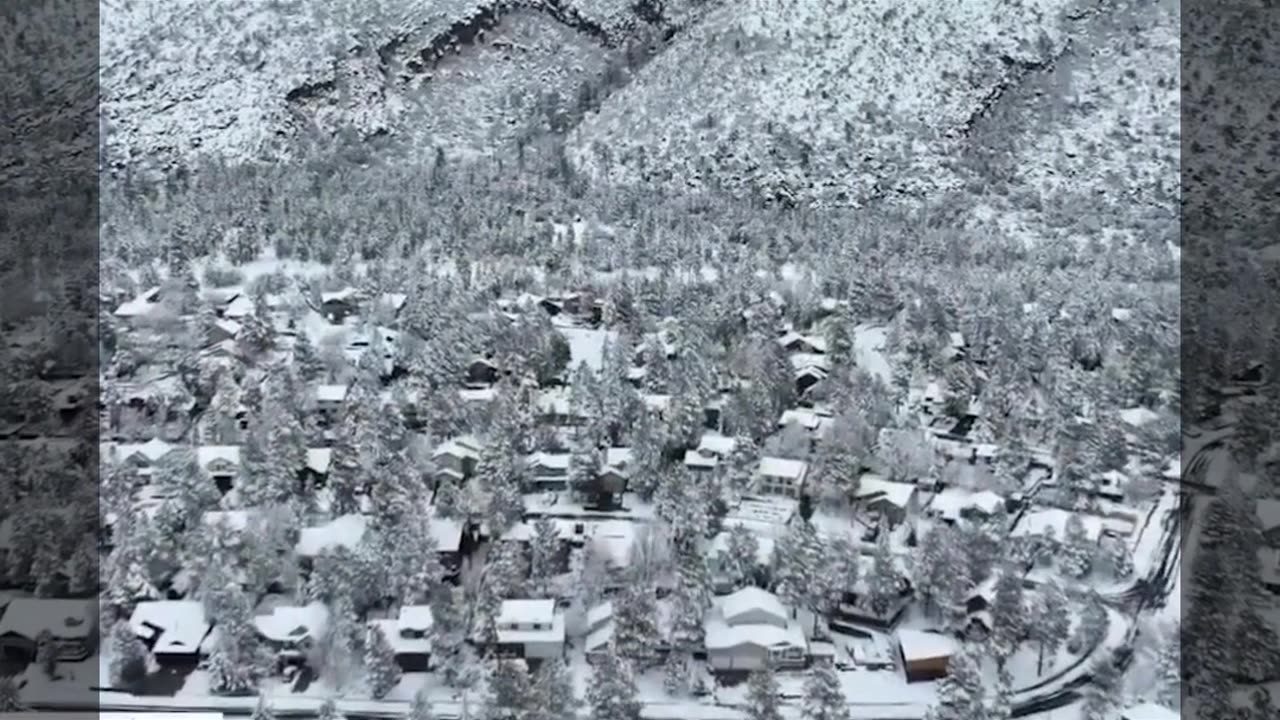 🌨️❄️ ALERT: Flagstaff, Arizona, is a magical winter landscape turned upside down!