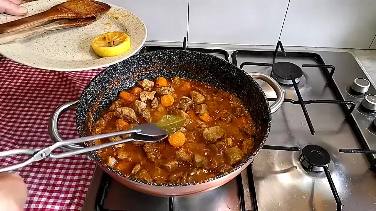 Deliciosa y jugosa Carne en Salsa (de cerdo) esta del 15 (A mi manera)