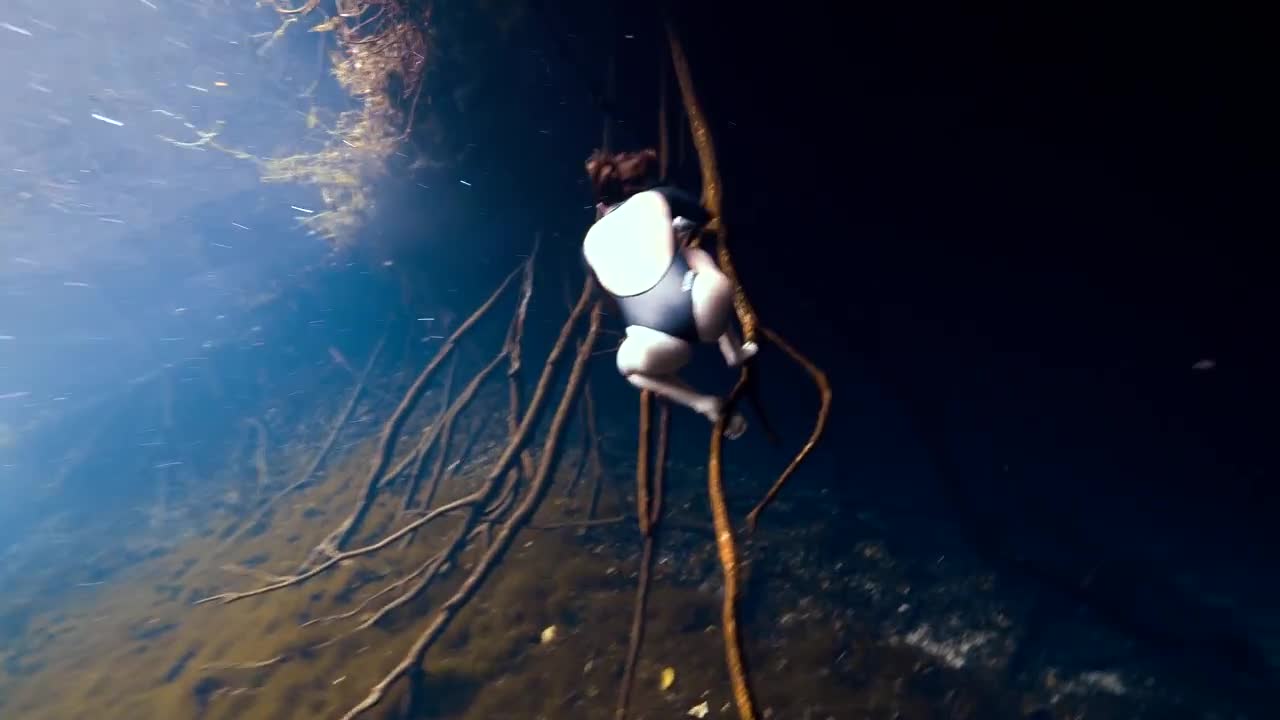 Sofía rocks the Cenotes