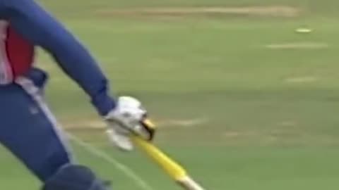 BEST FIELDER in the History of cricket (Muhammad Yousuf) - Pakistani Fielder